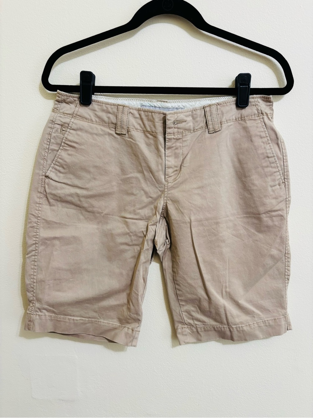 Old Navy Women's Classic Cotton Chino Shorts - Beige